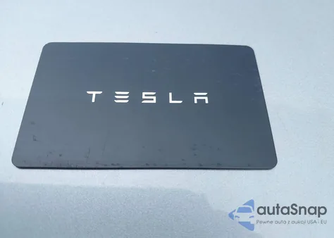 2024 Tesla Model Y из США, поврежденный, VIN 7SAYGDED5RF111338